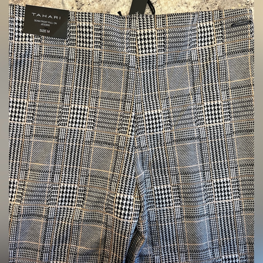 TAHARI The Easy Pull on Jegging Size Medium